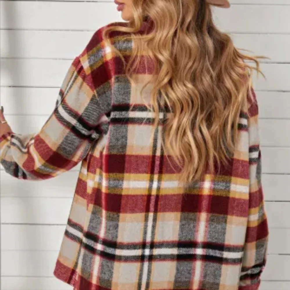 New Geometric Plaid pocketed shacket - Picture 15 of 17